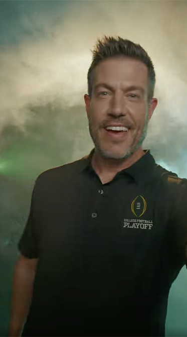 video player - College Football Analyst Jesse Palmer Gets Ready for Game Day